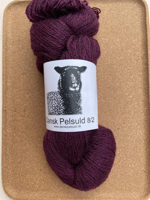 09 Aubergine  -  Dansk pelsuld 8/2